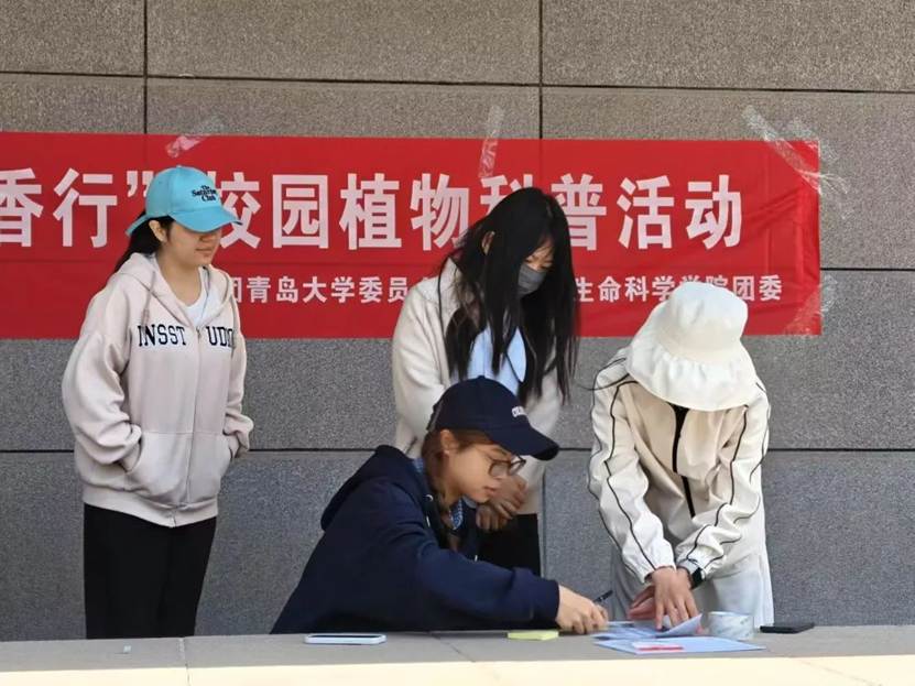 图片包含 人, 建筑, 食物, 男人 AI 生成的内容可能不正确。